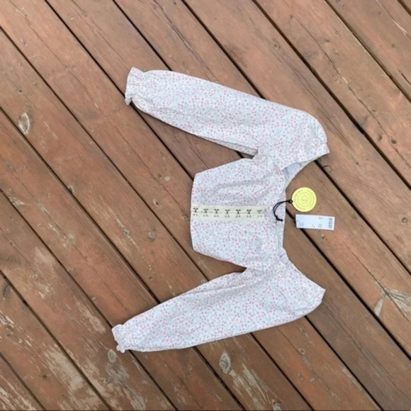 New Love Stuck Floral Hook & Eve Top - Picture 16 of 16